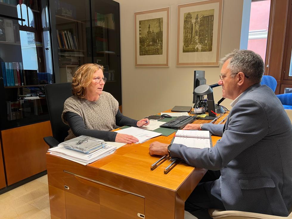 La delegada del Consell a Alacant es reunix amb l'alcalde d'Agost per a conéixer les principals demandes del municipi