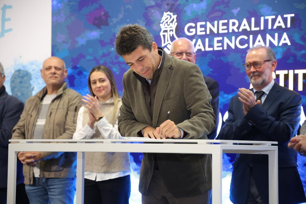 Carlos Mazón reclama al Gobierno central una segunda pista para el aeropuerto de Alicante tras el “récord” de 10 millones de turistas extranjeros ...