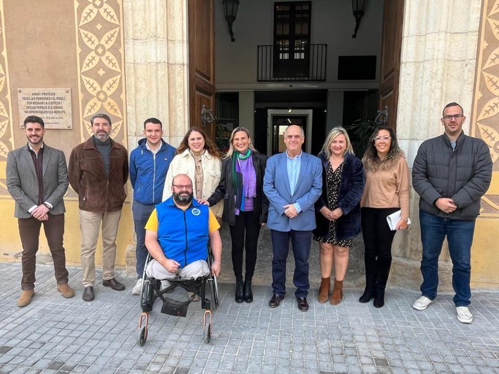 La delegada del Consell en Castellón se reúne con el alcalde de Benicarló y visita la Conferencia San Vicente de Paúl