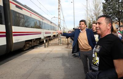 Carlos Mazón exige al Ministerio de Transportes el urgente soterramiento de las vías del tren en Alfafar