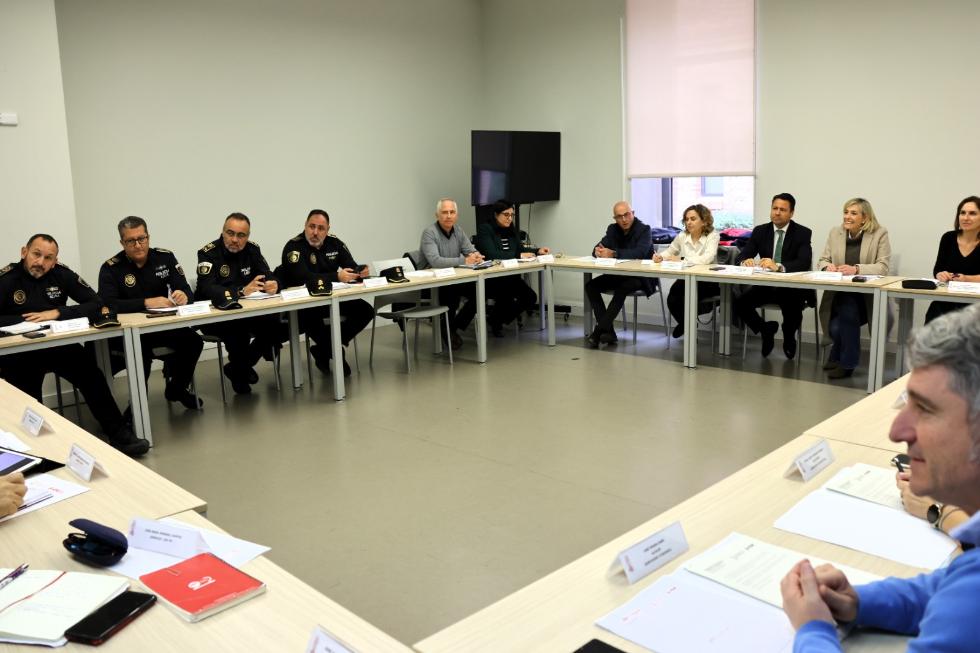 La Conselleria de Justícia i Interior reunix els nous membres de la Comissió de Coordinació de la Policia Local en la seua primera sessió