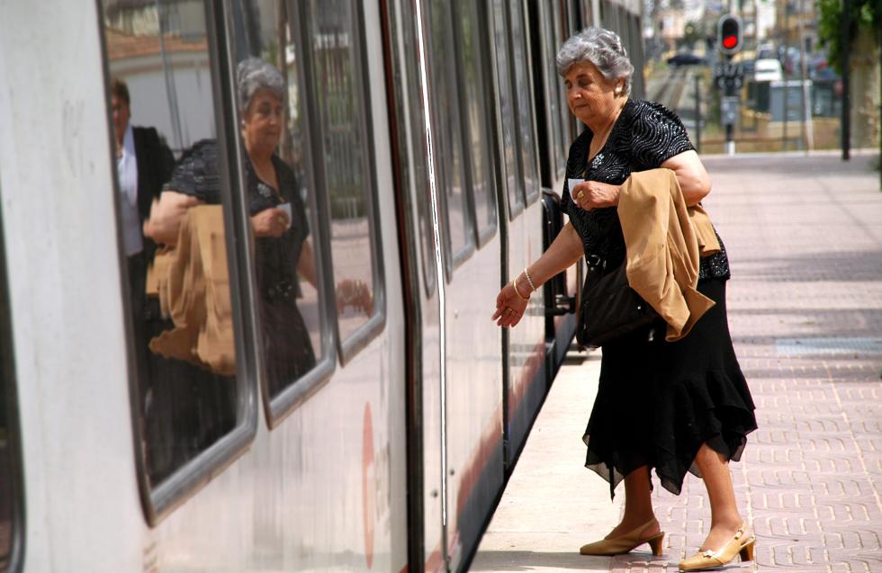 Imagen del artículo FGV informa a los ayuntamientos de la red de Metrovalencia de la posibilidad de suscribir convenios para activar políticas sociales en el transporte público