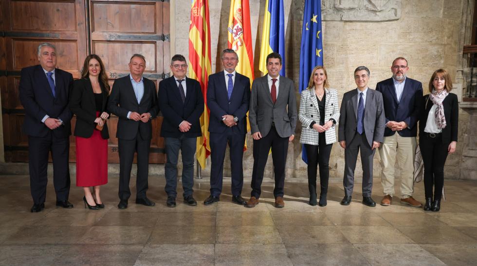 Imagen del artículo Carlos Mazón se reúne con la Confederación de Empresarios de Transporte y Logística de la Comunitat Valenciana (CETCV)