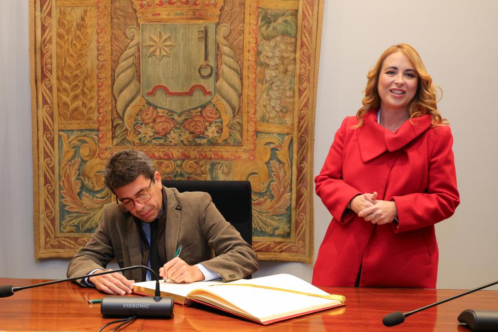 Imagen del artículo Carlos Mazón visita el ayuntamiento de Requena