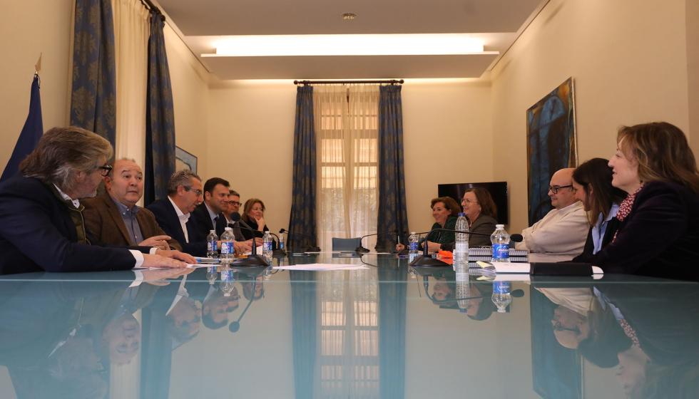 Imagen del artículo Generalitat, Diputación de Alicante y Gobierno de Murcia se reúnen para coordinar la estrategia de defensa política y jurídica del Tajo-Segura