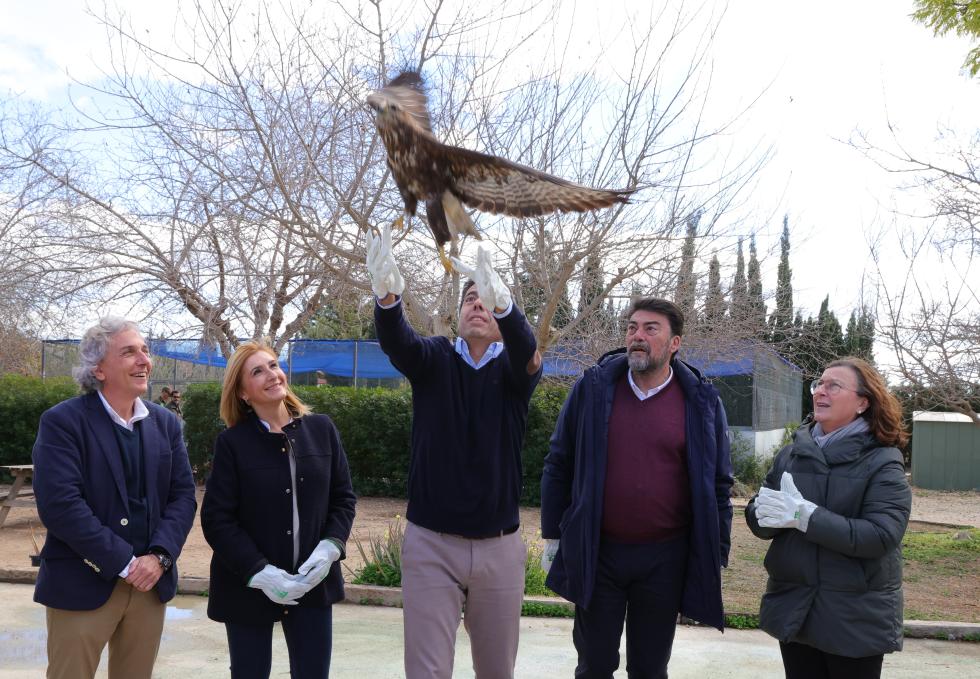 Image 1 of article Carlos Mazón anuncia la puesta en marcha de un estatuto del voluntariado en protección animal en la Comunitat Valenciana