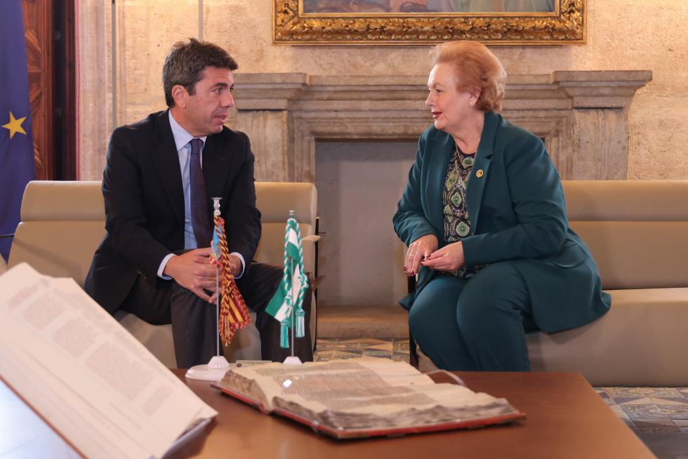 Imagen del artículo Carlos Mazón mantiene un encuentro con la presidenta de la Federación de Entidades Culturales Andaluzas en la Comunitat Valenciana