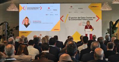 La consellera d’Innovació, Indústria, Comerç i Turisme, Nuria Montes, intervé en la presentació del sector dels Data Center