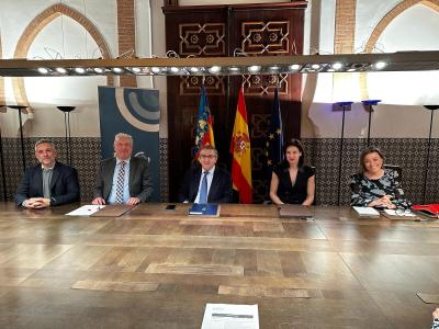 Educación firma un acuerdo con Amazon Web Services para ofrecer formación a más de 100.000 estudiantes de FP de la Comunitat Valenciana