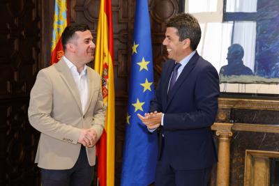 Carlos Mazón se ha reunido con el presidente de la ‘Societat de festers del Santíssim Crist de l’Agonía’ de Ontinyent